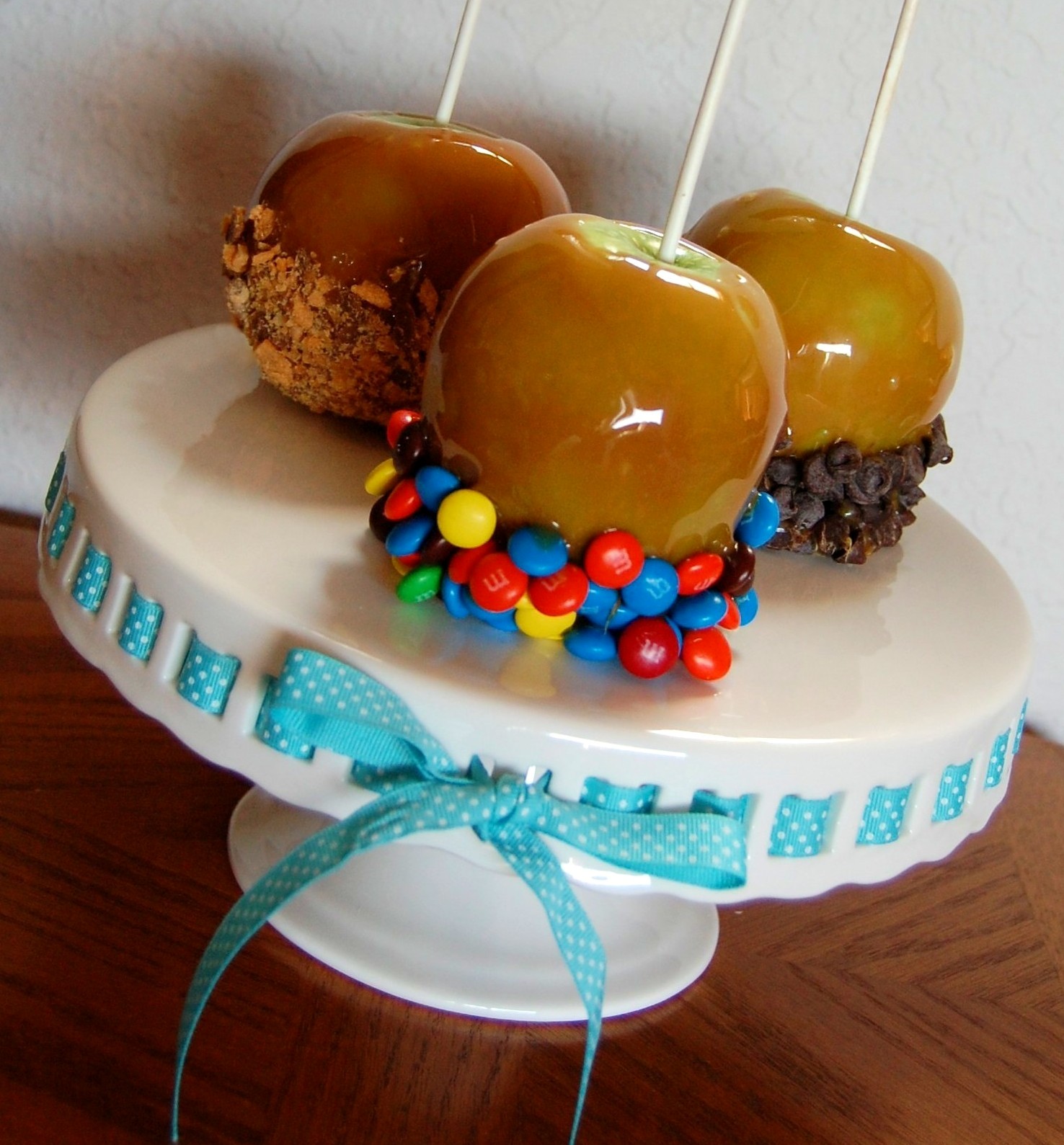 Toffee apple cake pops Recipes | GoodTo